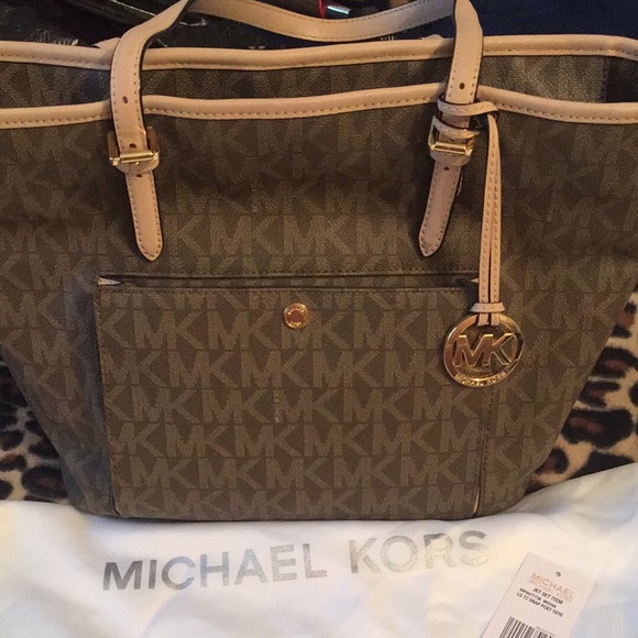 Michael Kors purse - Picture 1 of 3